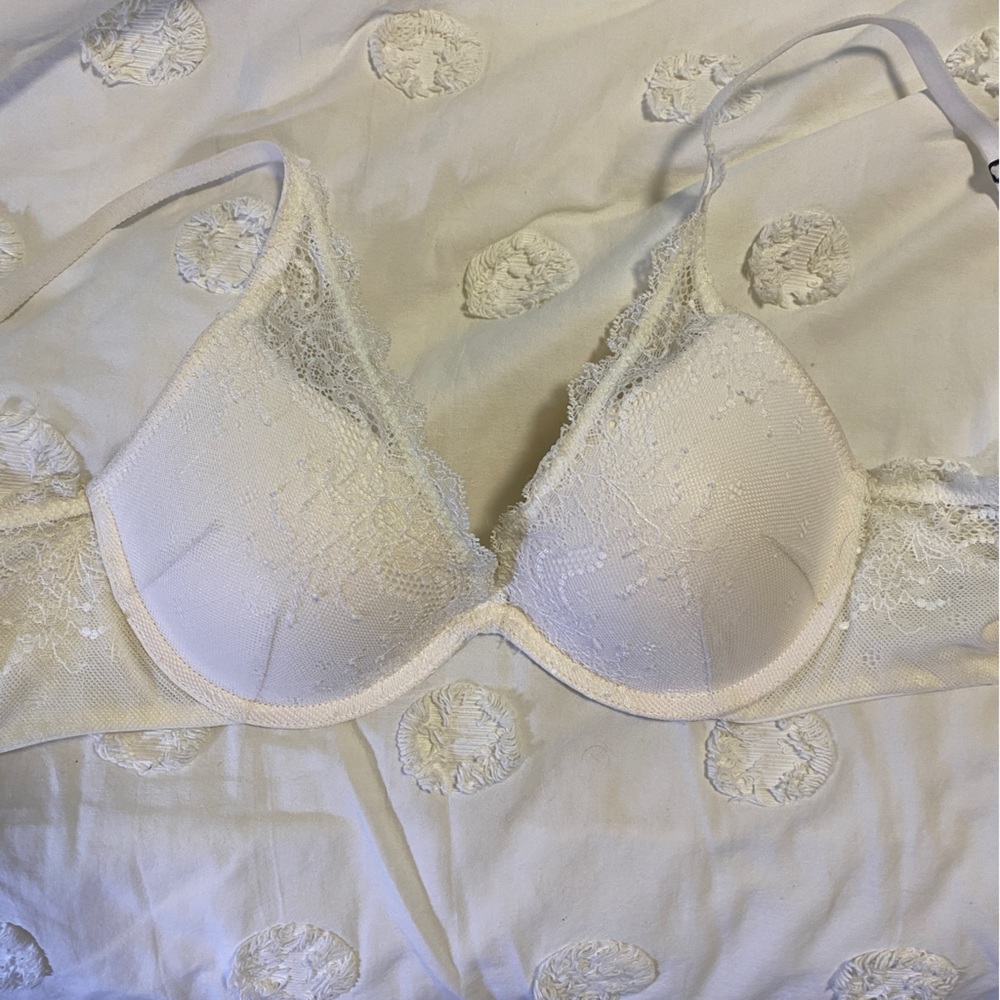 White lace spanx bra